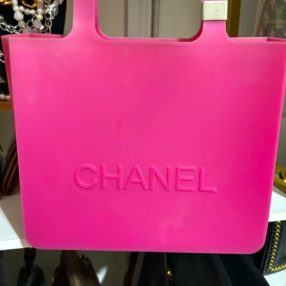 Authentic CHANEL Jelly Logo Tote - Picture 3 of 17